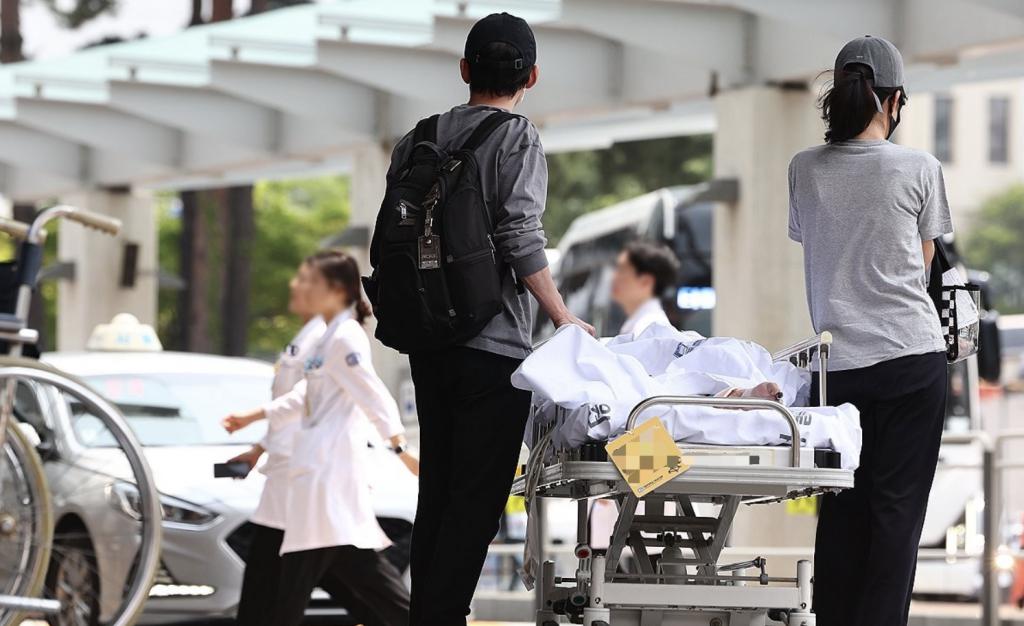 图片[2]-韩国医政对峙超140天：医学教授让步结束停诊，但大型医院已损失惨重-萌番资讯网