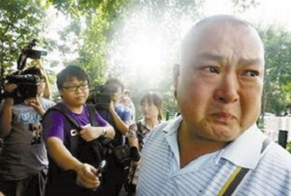 北京男子因拖欠医院17万，被警方抓捕，到他家取证时，民警却掏出现金：我们交个朋友-小师评