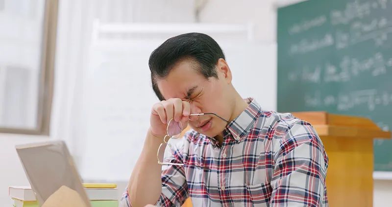 中小学老师为什么越来越累？
