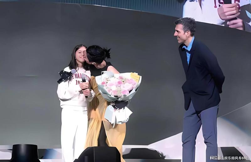 图片[4]-梁咏琪演唱会丈夫女儿上台为其庆生，感动万千歌迷-小师评
