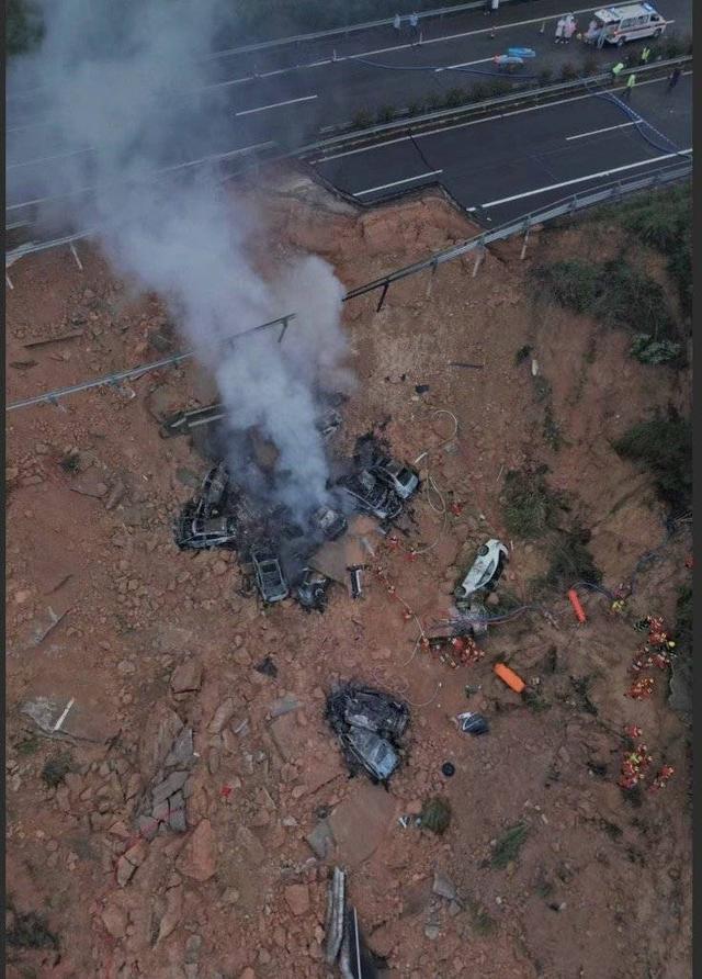 广东梅大高速路面塌方致19人死30人伤，医院已确认伤者身份-小师评