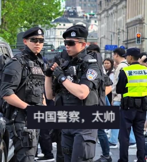图片[3]-上海外滩特警回应因太帅走红：保证工作的情况下可和大家互动！-小师评
