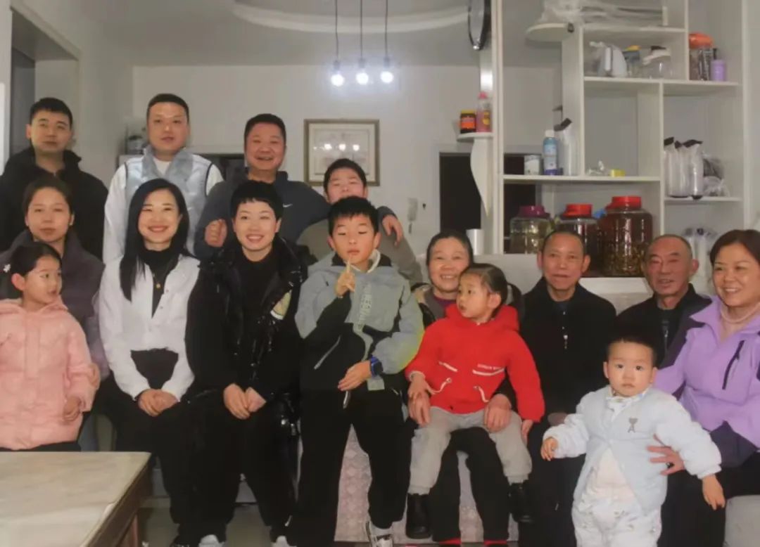 图片[2]-贵州37岁女子癌症晚期成网红，挑战完成100个人生遗愿：想给家人们留点什么-小师评