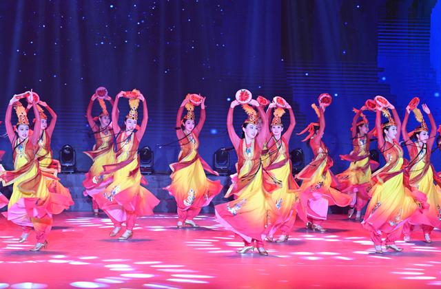 图片[3]-舞蹈学院院长亲授蒙古舞，传承文化魅力点燃学生热情-小师评